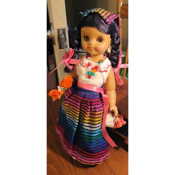 Beautiful Mexican doll‎ in traditional Spanish colorful dress, Blinking eyes, - Picture 2 of 12